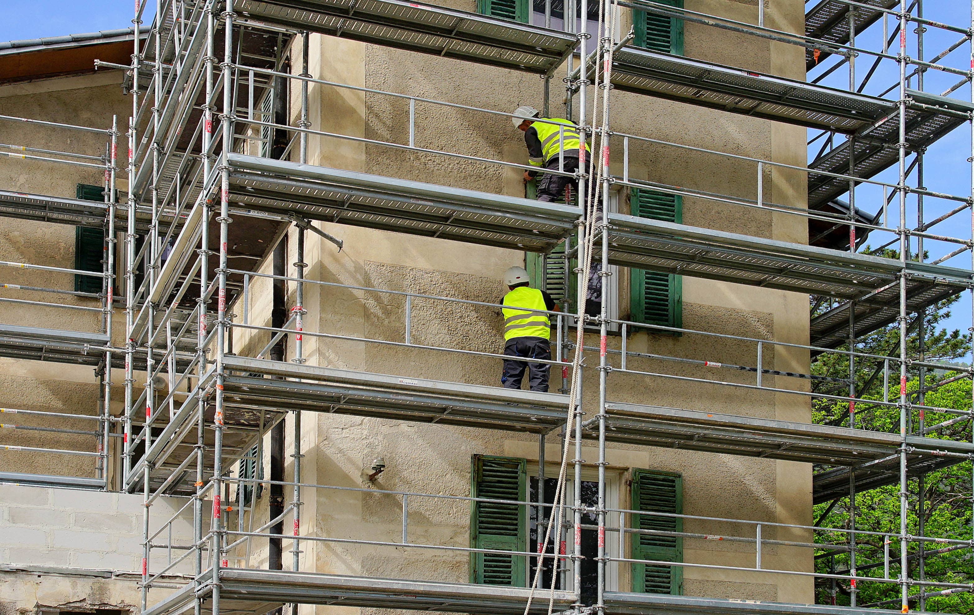 Facade renovation process of a historic villa in Super Cannes